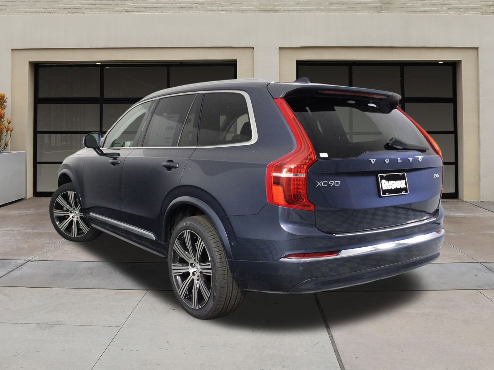 2025 Volvo XC90 photo 2