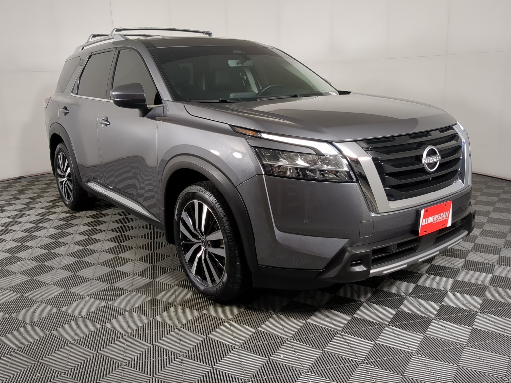 2023 Nissan Pathfinder Platinum photo 2