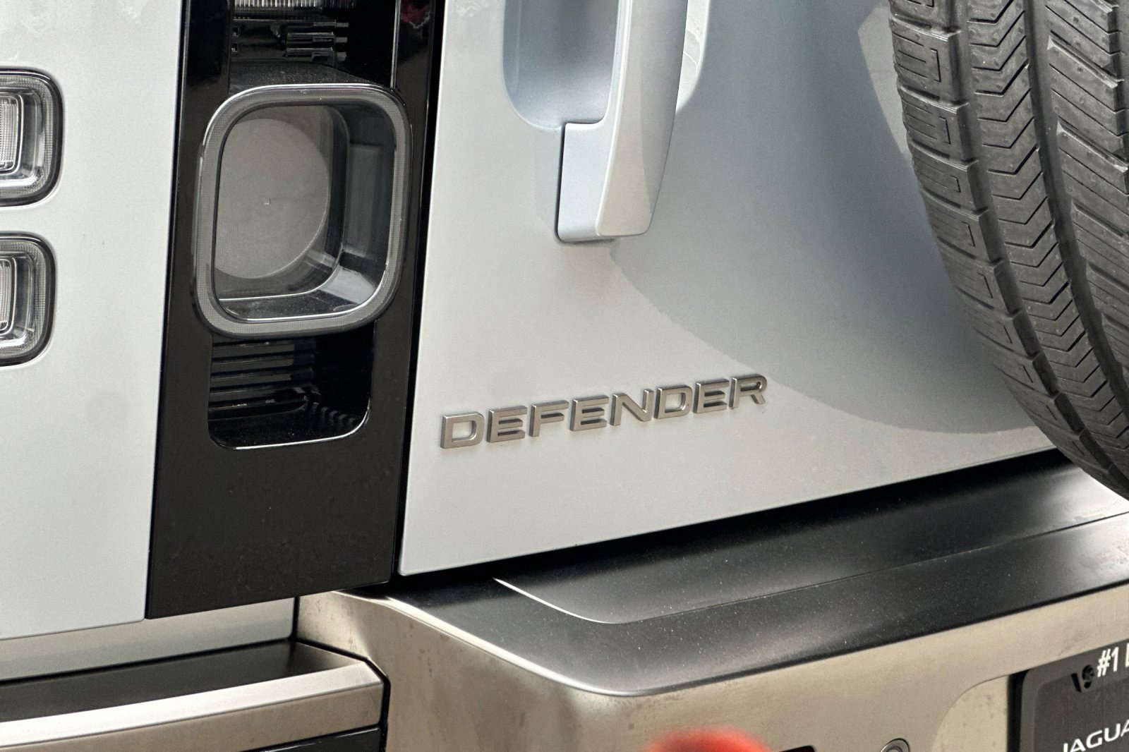 2023 Land Rover Defender 110 X photo 12