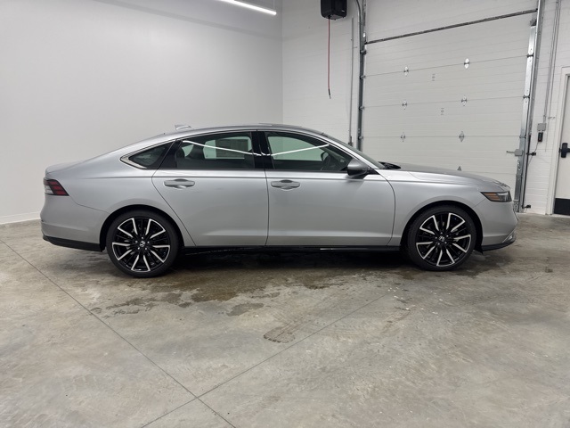 2025 Honda Accord Hybrid Touring photo 3