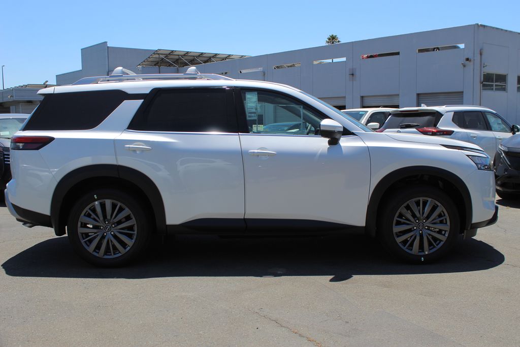 2025 Nissan Pathfinder SL photo 5