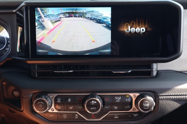 2024 Jeep Wrangler Sahara photo 27