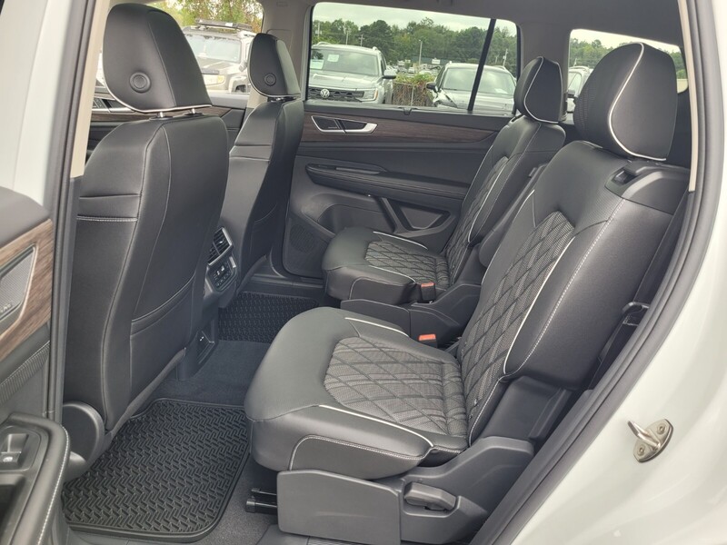 2026 Volkswagen Atlas SEL Premium R-Line photo 4