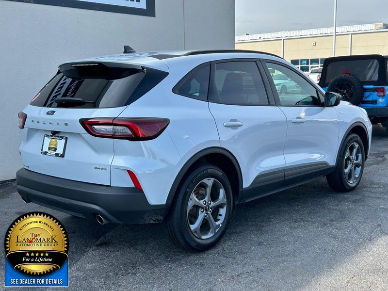 2025 Ford Escape ST-Line photo 2