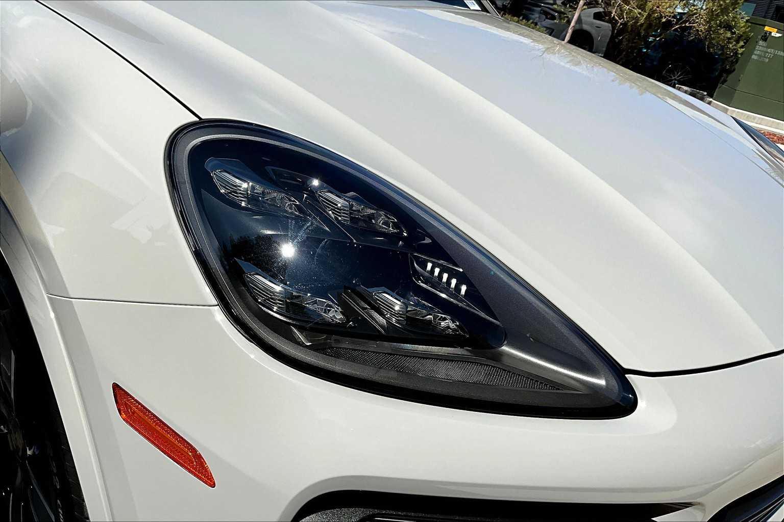 2023 Porsche Cayenne S Platinum Edition photo 11