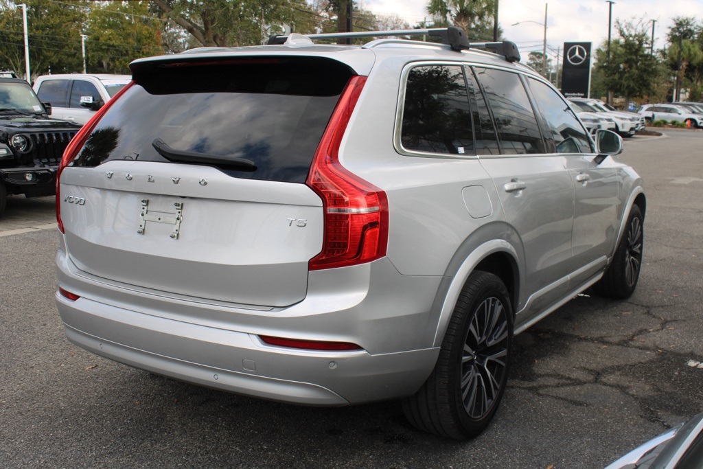 2022 Volvo XC90 T5 Momentum photo 3