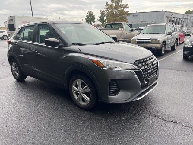 2021 Nissan Kicks S photo 3