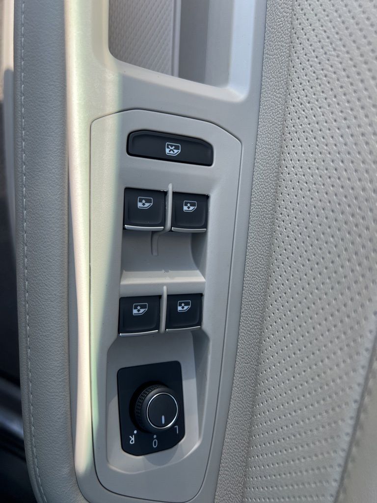 2026 Volkswagen Atlas SE Technology photo 16