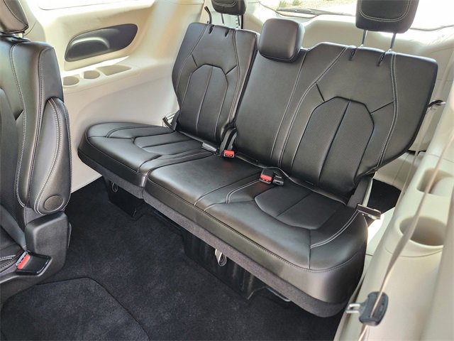 2024 Chrysler Pacifica Touring L photo 26