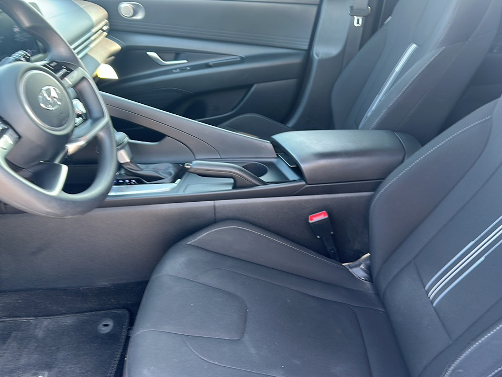 2023 Hyundai Elantra SEL photo 5