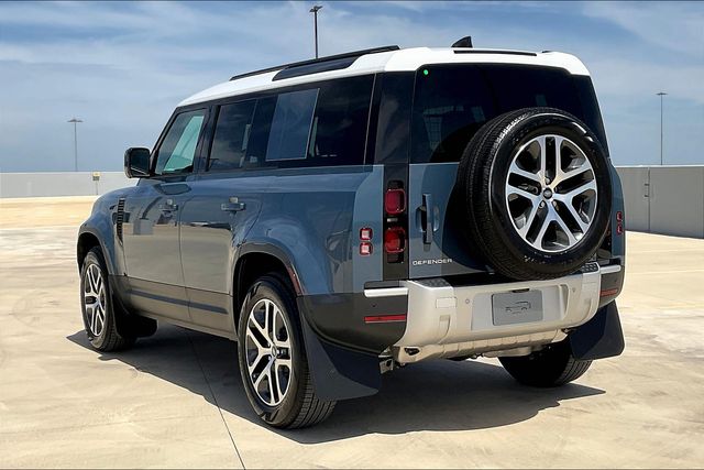 2025 Land Rover Defender 110 S photo 2