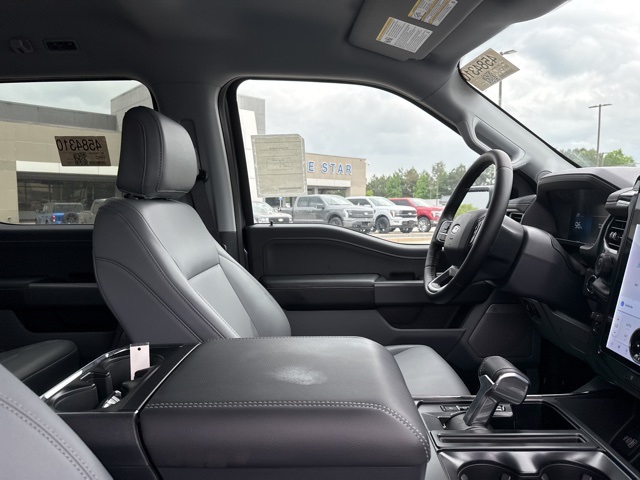 2025 Ford F-150 Lightning photo 13