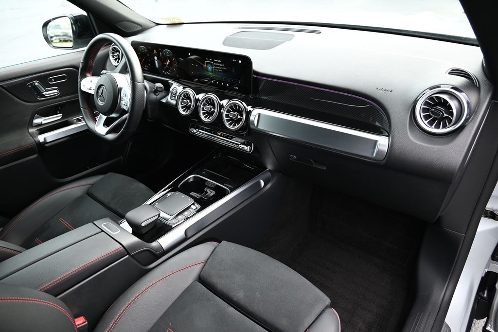 2023 Mercedes Benz GLB 250 photo 8
