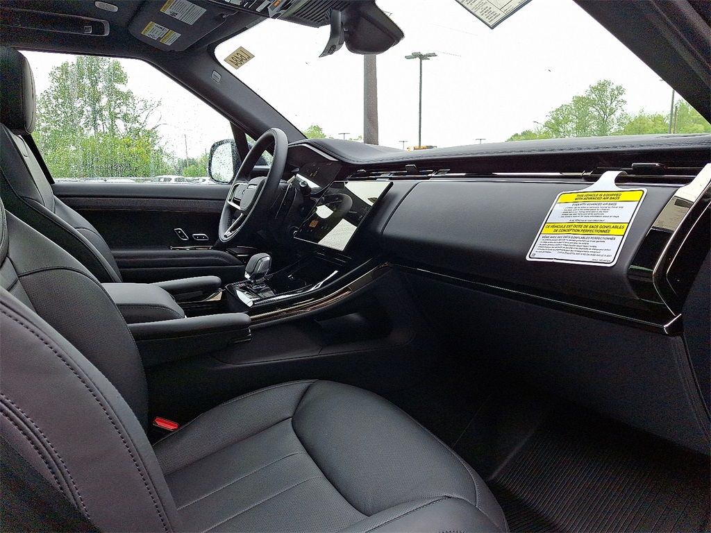 2025 Land Rover Range Rover Sport SE photo 6