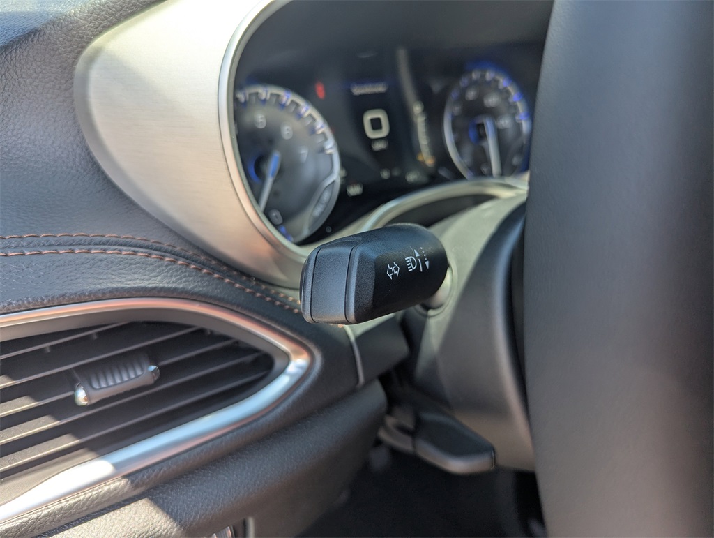 2026 Chrysler Pacifica Pinnacle photo 16
