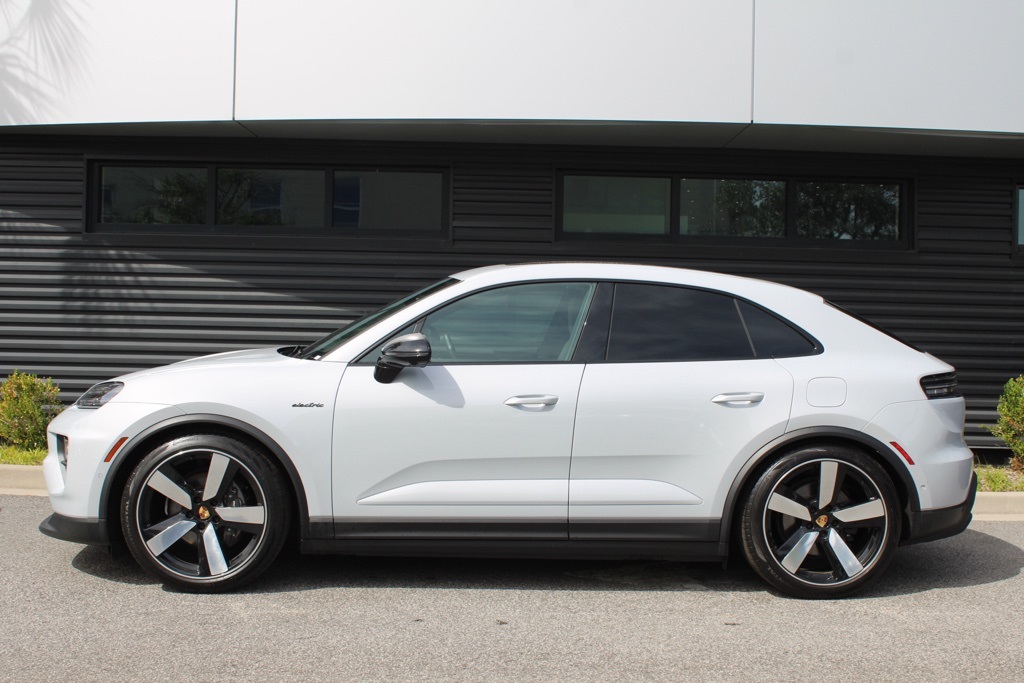 2024 Porsche Macan Electric 4 photo 2