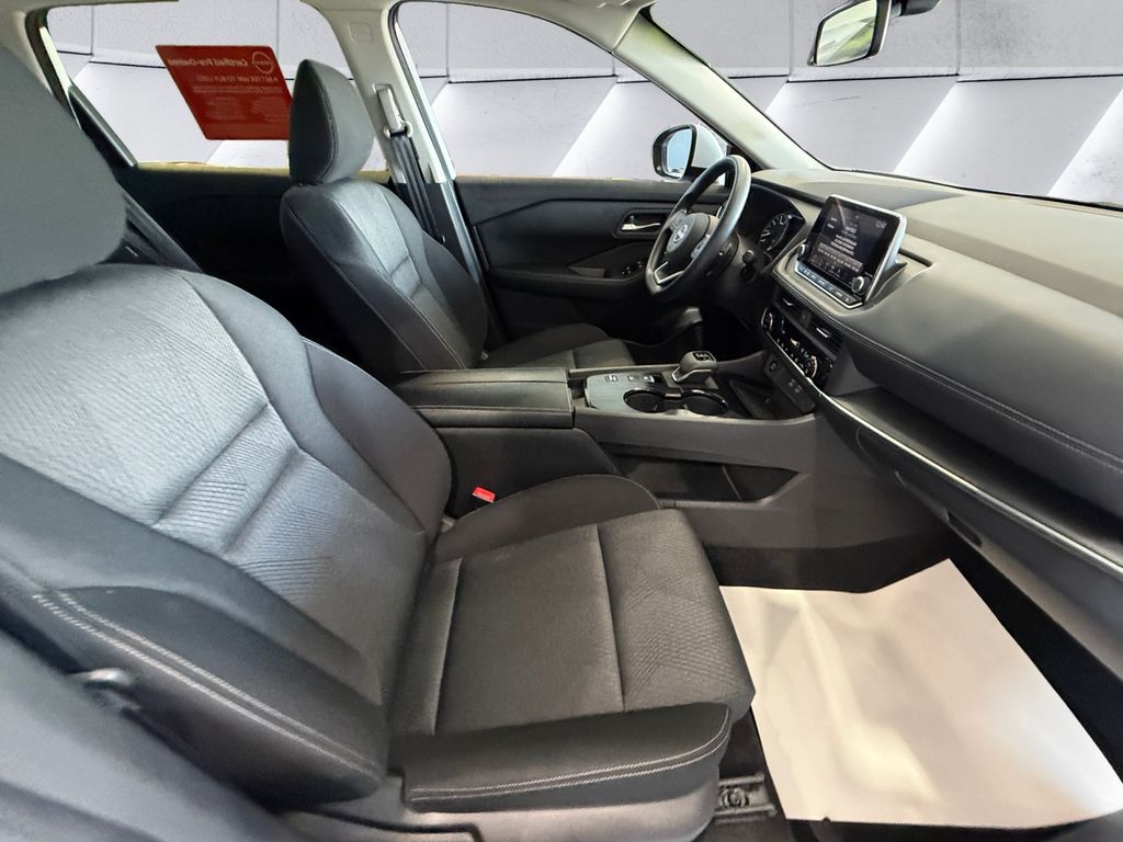 2024 Nissan Rogue SV photo 13