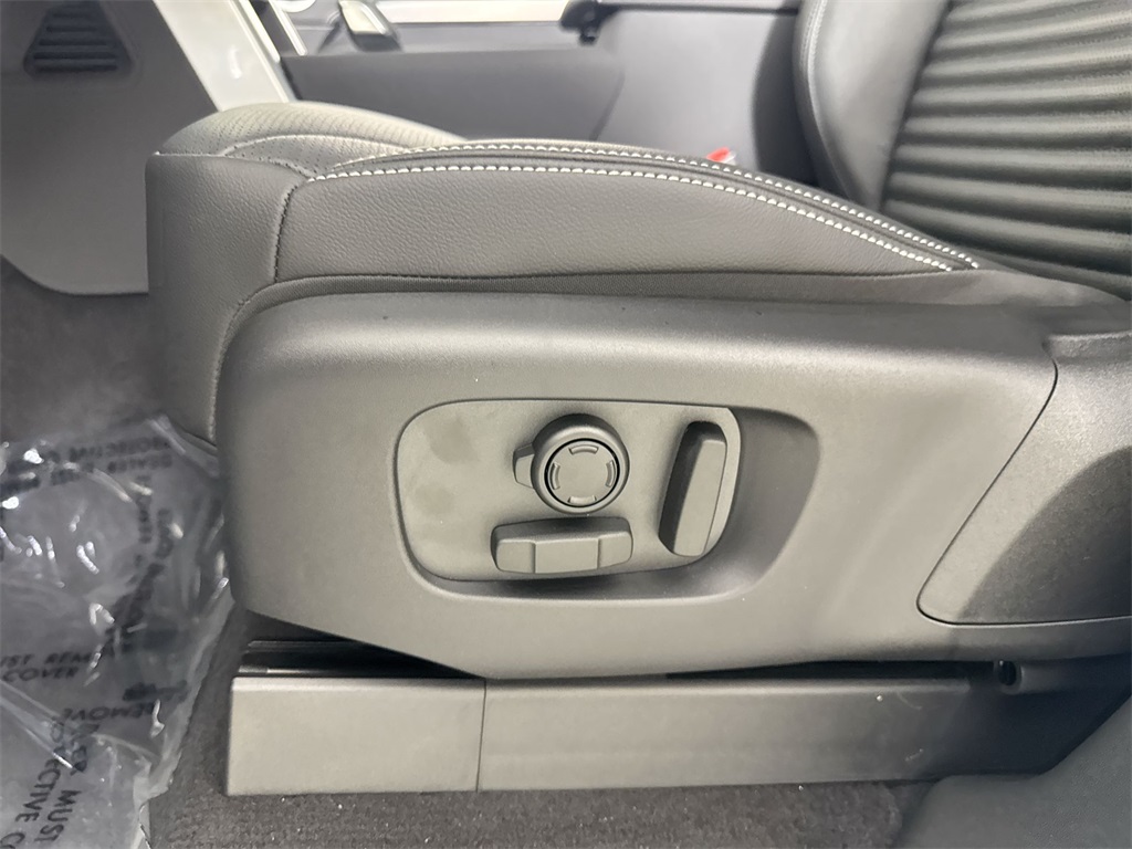 2025 Land Rover Discovery SE photo 12