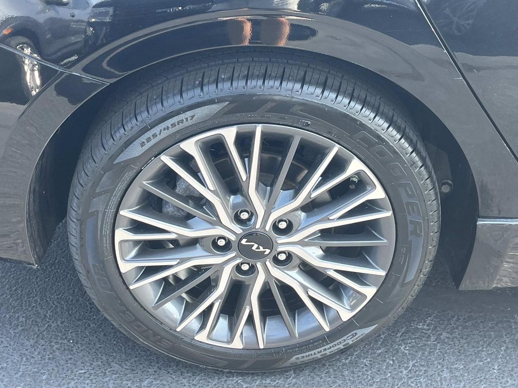 2022 Kia Forte GT-Line photo 9