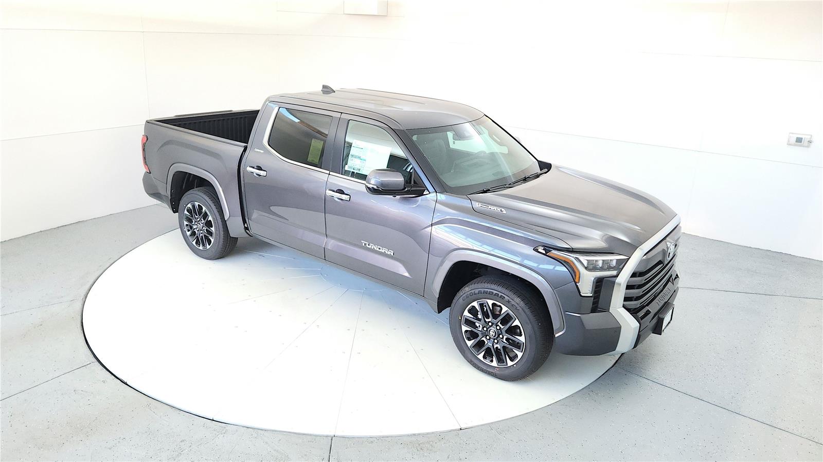 2025 Toyota Tundra Limited CrewMax photo 16