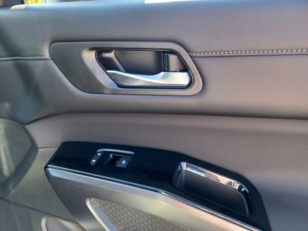 New 2024 Nissan Pathfinder SL SUV in Lindenhurst N22988 Zeigler