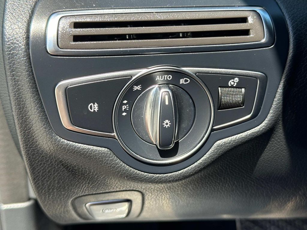 2018 Mercedes Benz C 300 photo 35