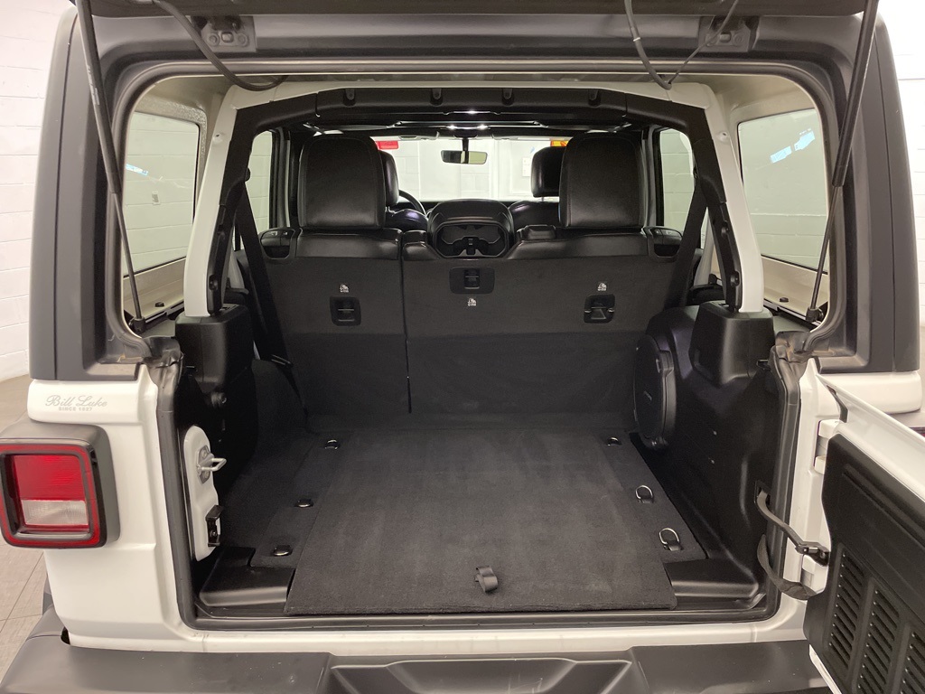 2022 Jeep Wrangler Unlimited Sahara photo 21