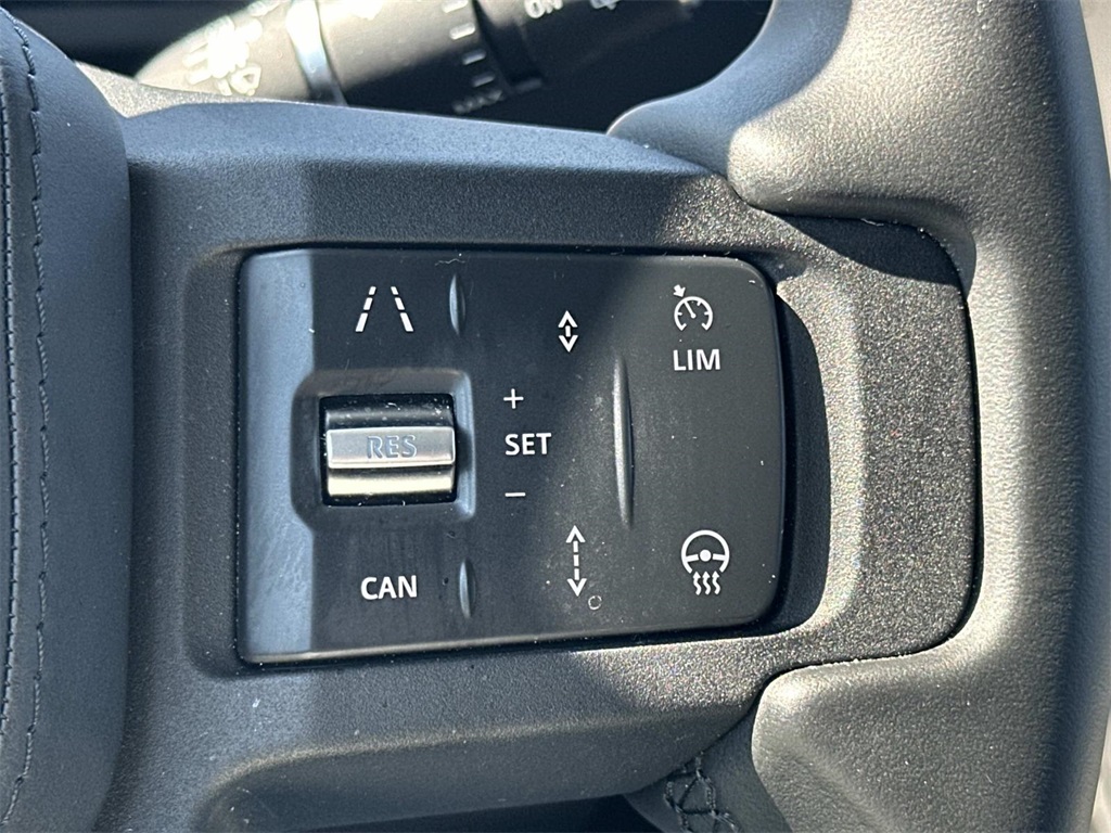 2025 Land Rover Defender 110 photo 14