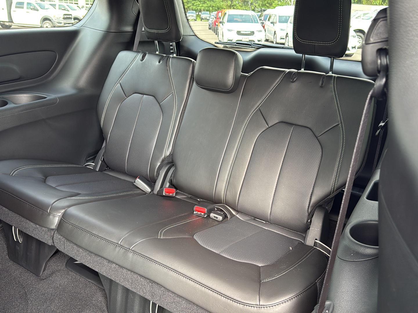 2026 Chrysler Pacifica photo 10