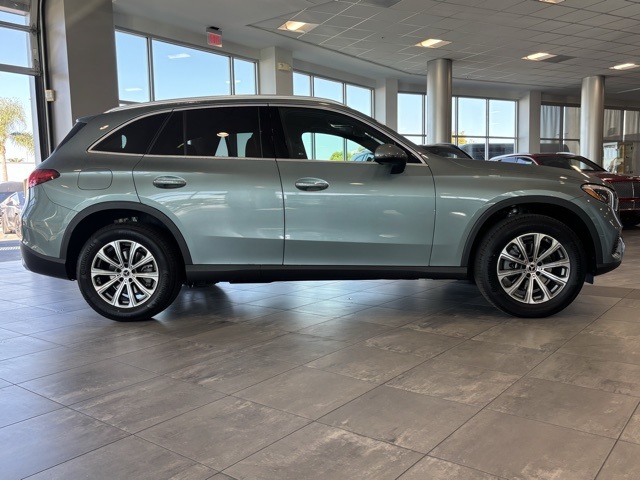 2026 Mercedes Benz GLC 300 photo 2