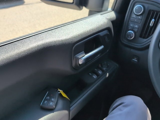 2025 Chevrolet Silverado 2500HD Custom photo 8
