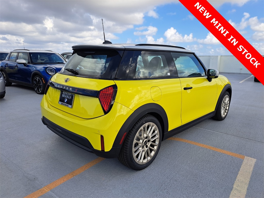 2025 Mini Cooper S 2 Door Hardtop Iconic photo 3