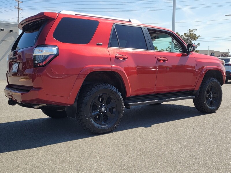 2018 Toyota 4Runner SR5 photo 3