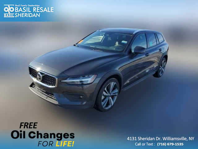 2025 Volvo V60 Cross Country Plus's photo