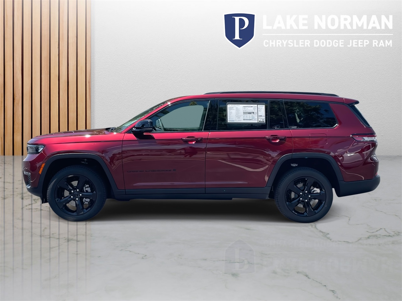2025 Jeep Grand Cherokee Limited photo 3