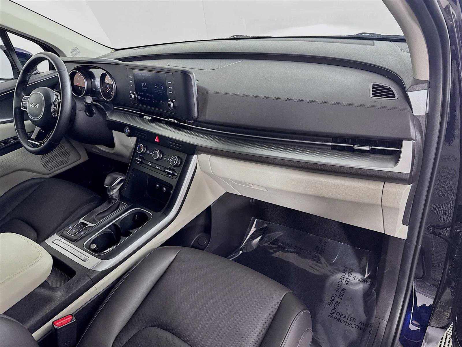 2024 Kia Carnival LX photo 29