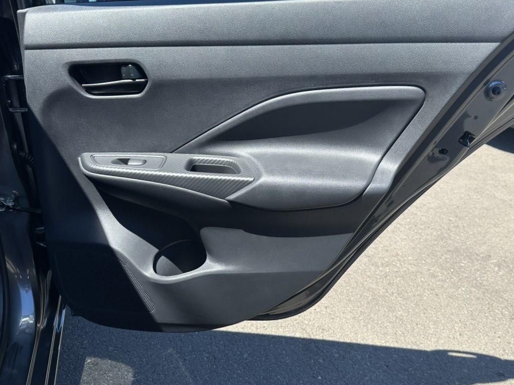 2025 Nissan Versa 1.6 S photo 24