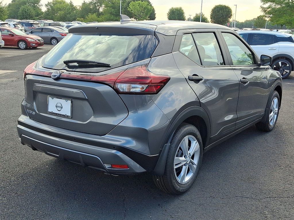 2025 Nissan Kicks Play S photo 3