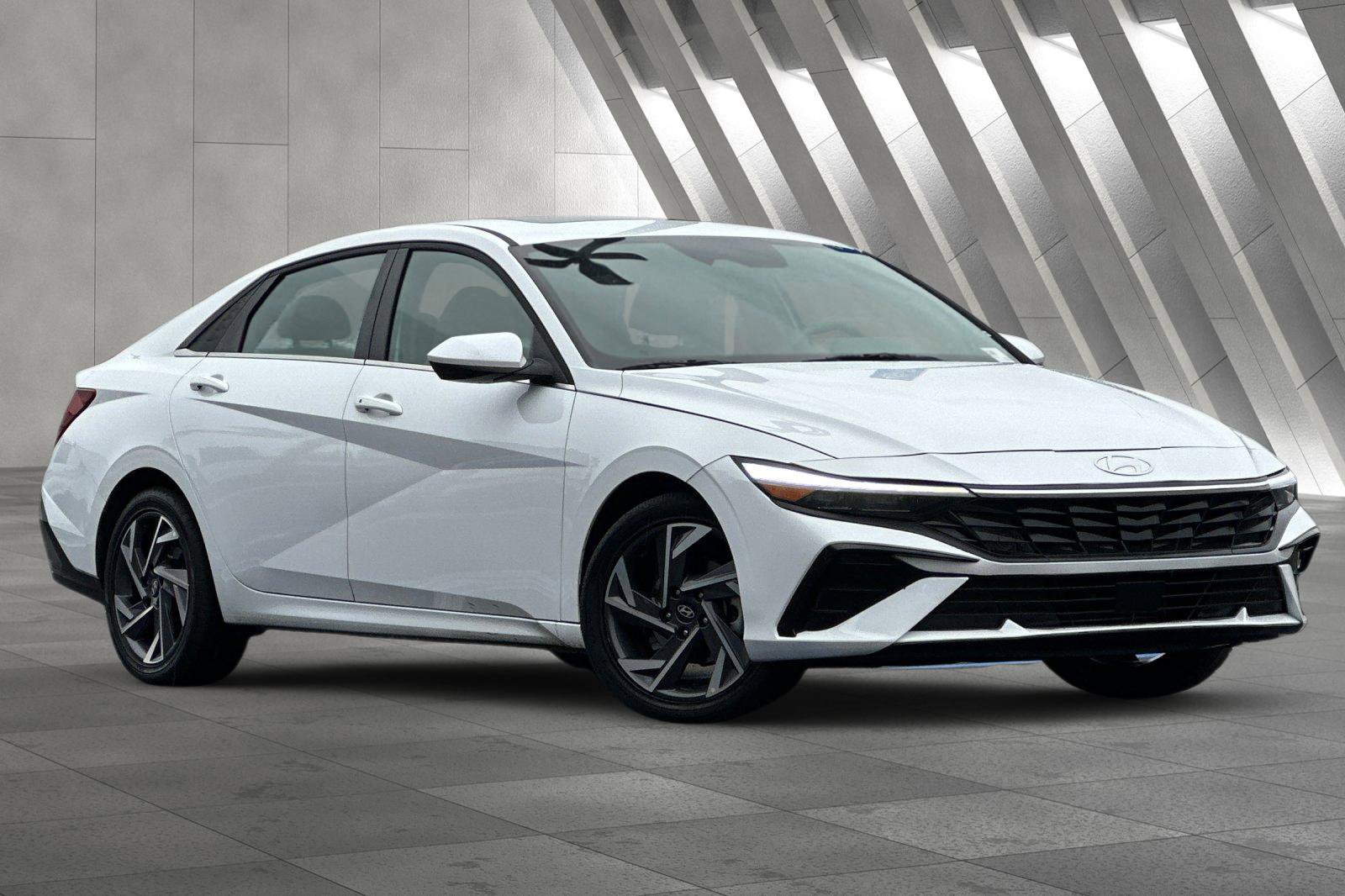 2025 Hyundai Elantra SEL's photo