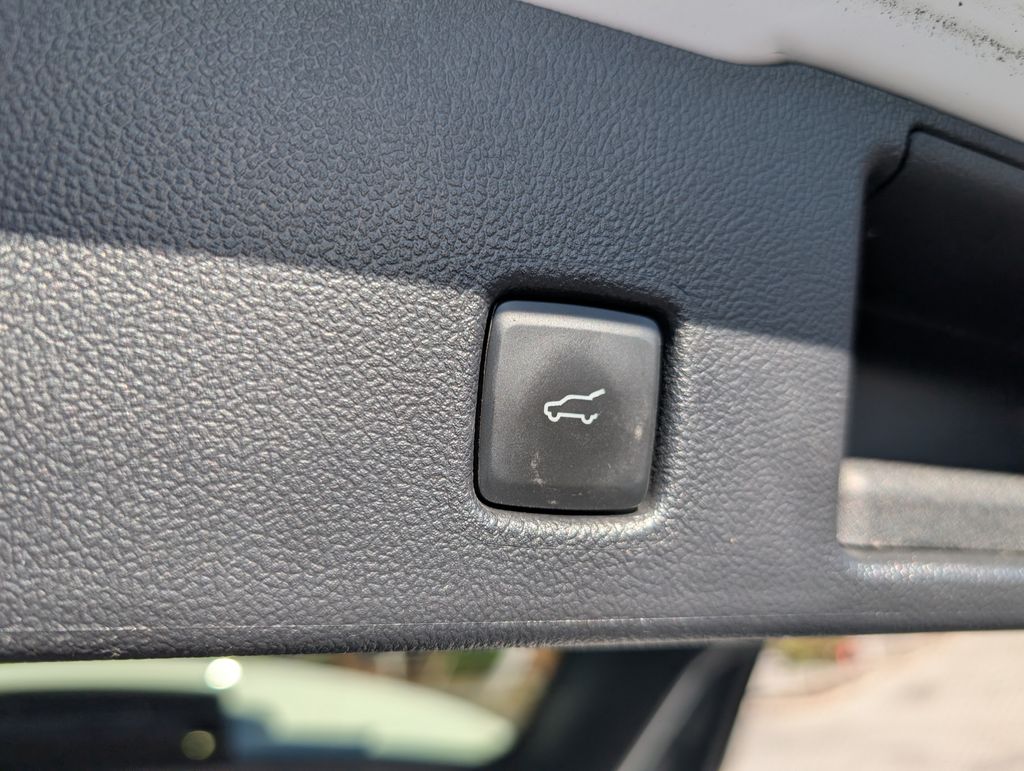 2022 Ford Escape SE photo 4