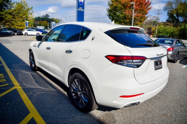 2024 Maserati Levante GT photo 5