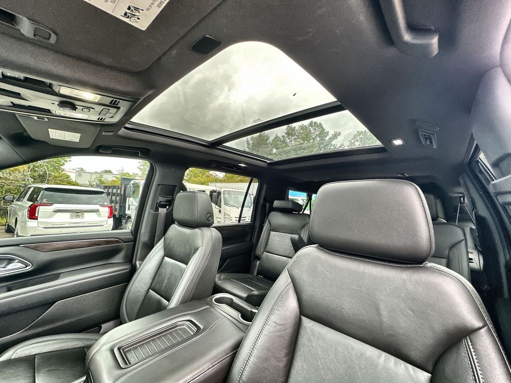 2021 Chevrolet Suburban LT photo 18