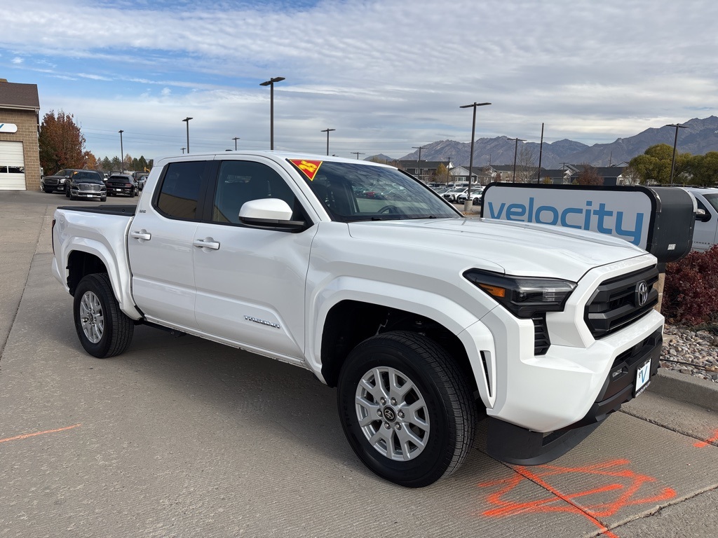 2025 Toyota Tacoma SR5's photo