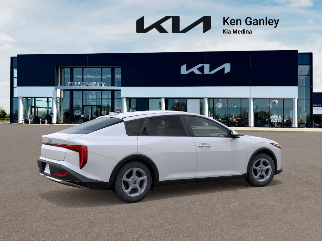 2025 Kia K4 LXS photo 3