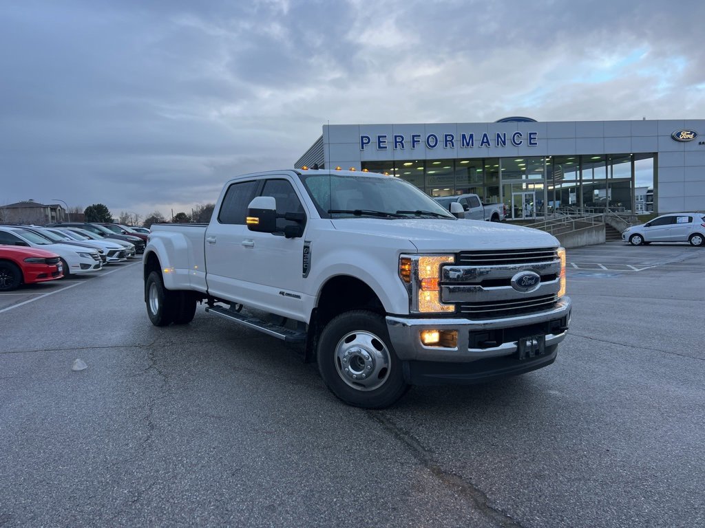 2019 Ford F-350 Super Duty Lariat's photo