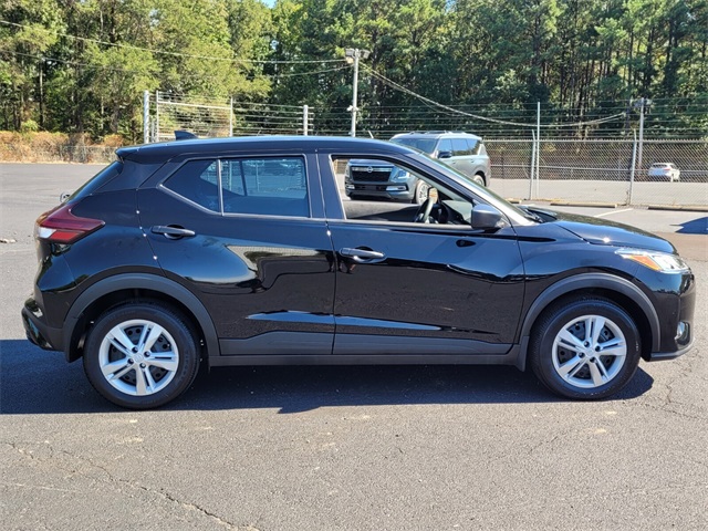2024 Nissan Kicks S photo 2