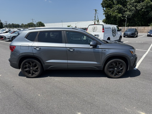 2022 Volkswagen Taos SE photo 4