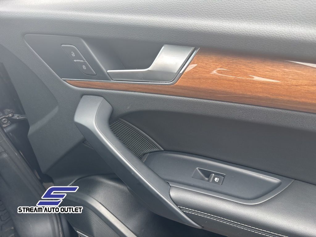 2023 Audi Q5 40 Premium Plus photo 10