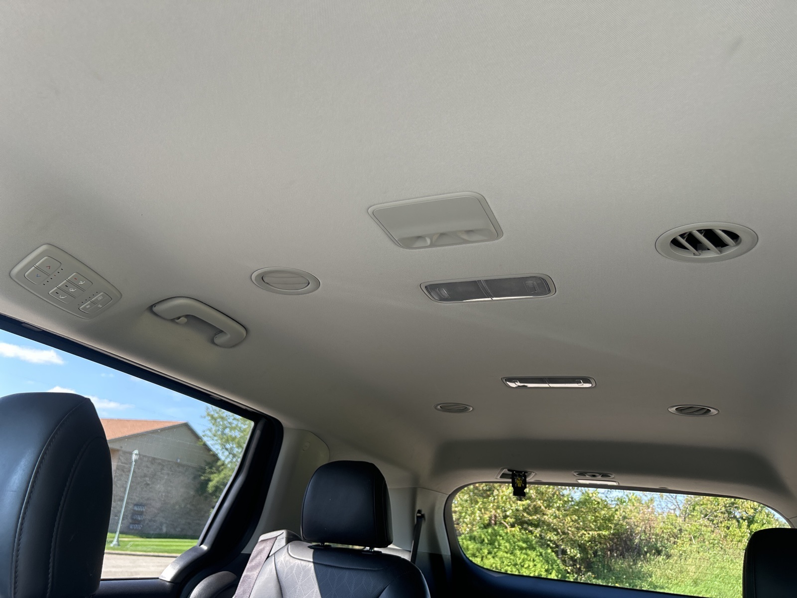 2024 Kia Carnival LX photo 24