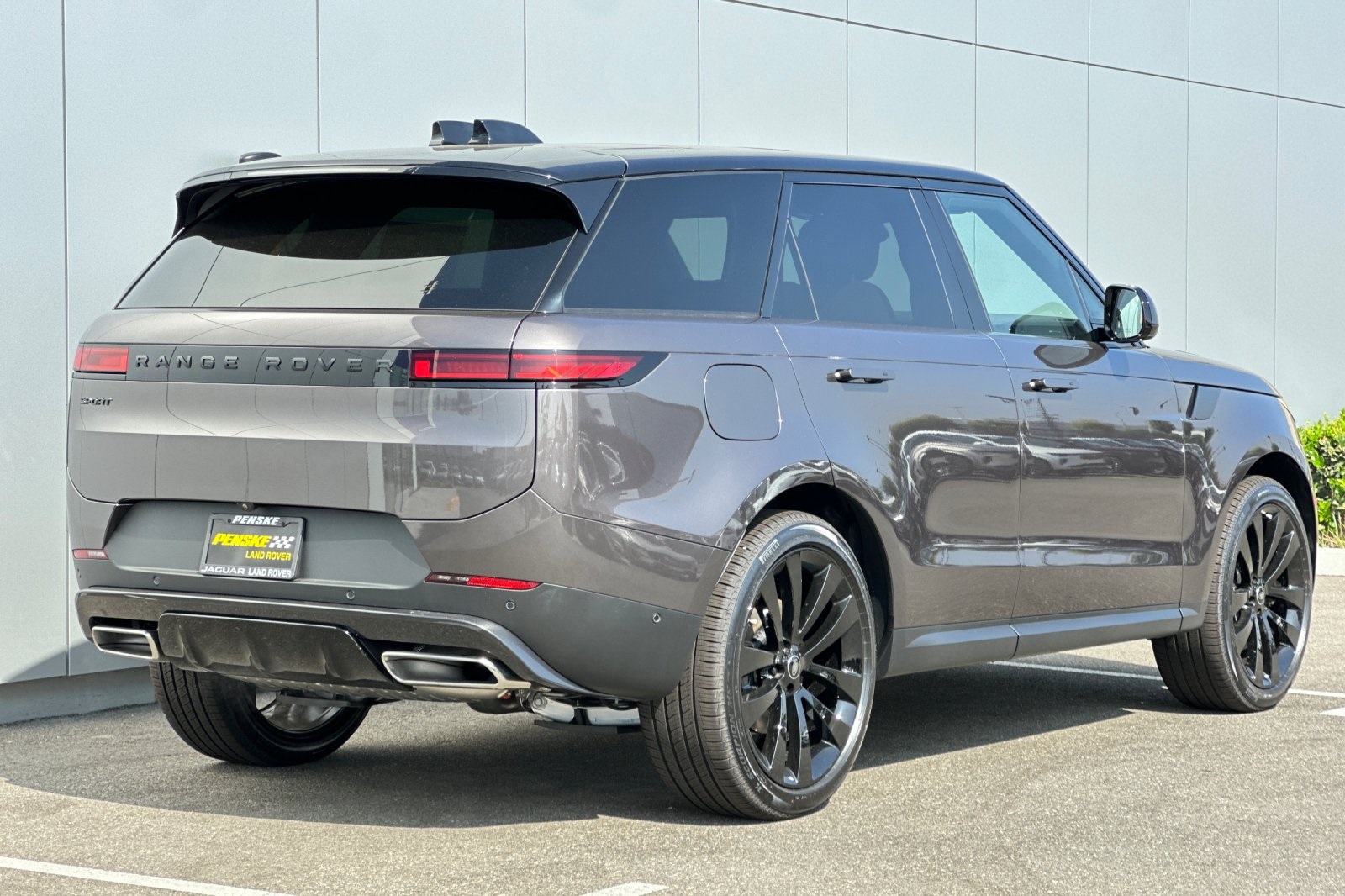 2025 Land Rover Range Rover Sport SE photo 5